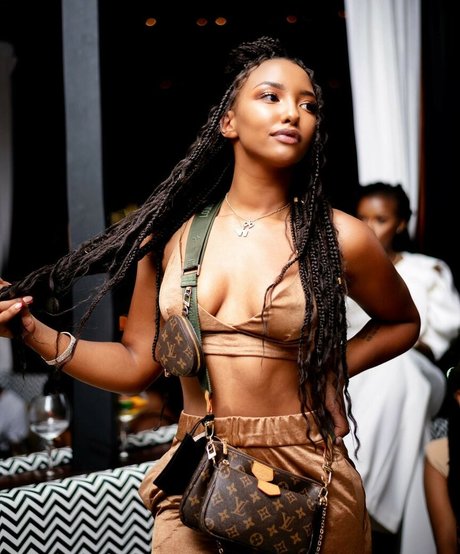 Naomi Schiff sex pornstar image