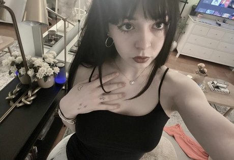 ezsy pornstar nude img