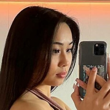 _tiffles model pornographic images