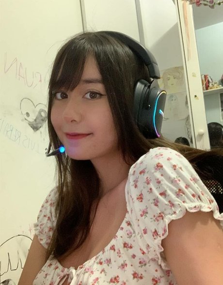 Kikira02 pretty actress pictures