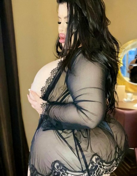 Natasha Crown hot actress pictures