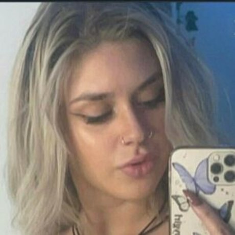 Kgraced star naked img