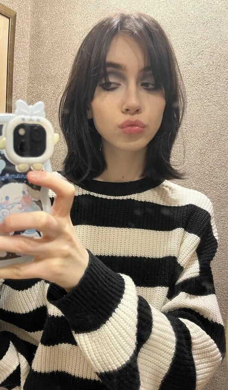 YourSmallDoll pretty pornstar img