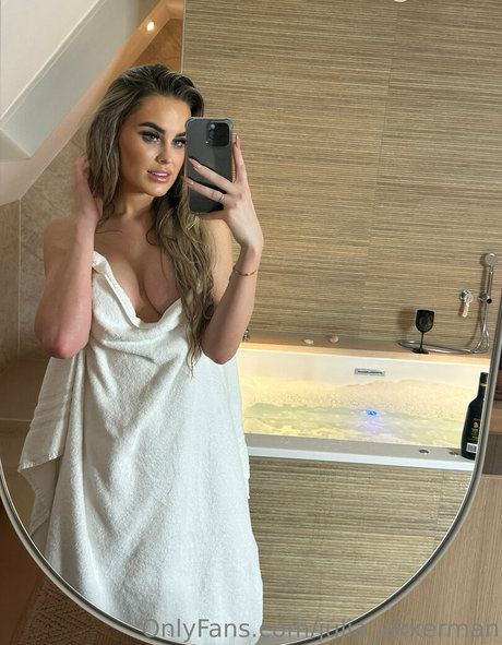 Julia Akkerman xxx model pics