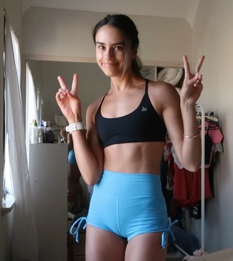 Imogen Russell high quality model pic