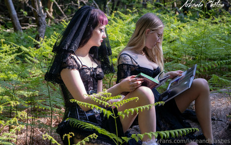 laceandleashes beautiful actress gallery