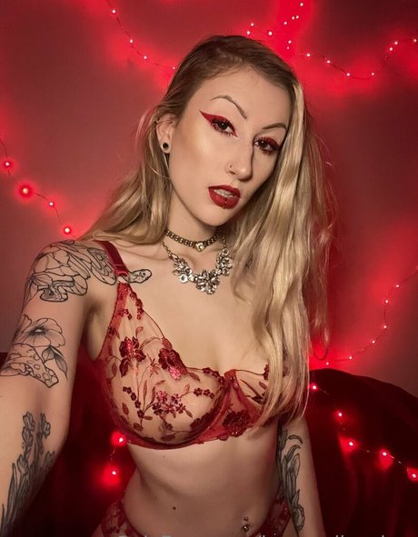 laceandleashes star erotic pics