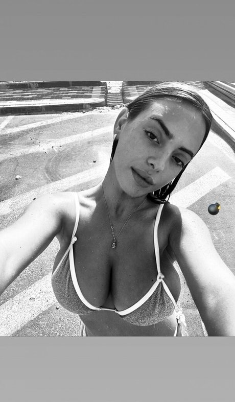 afekii12 erotic model pictures