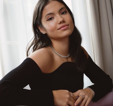 Emma Raducanu beautiful star images