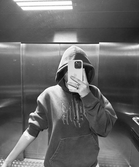 Emma Raducanu art pornstar pics