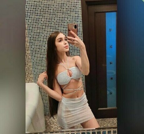 leila crystal top star photo