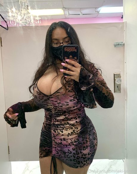 Jaki Senpai model photo