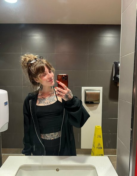 Awlivv perfect pornstar archive