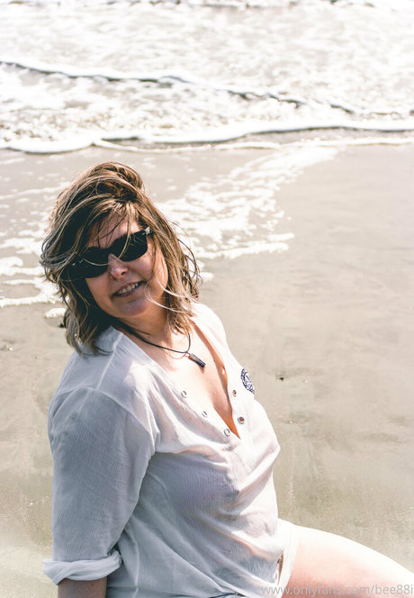 bee88i adult model pic