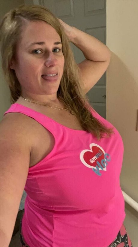 Luvmeonlysarah adult star image