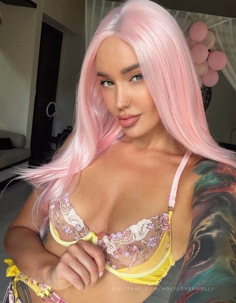 holylovesmolly model porn archive