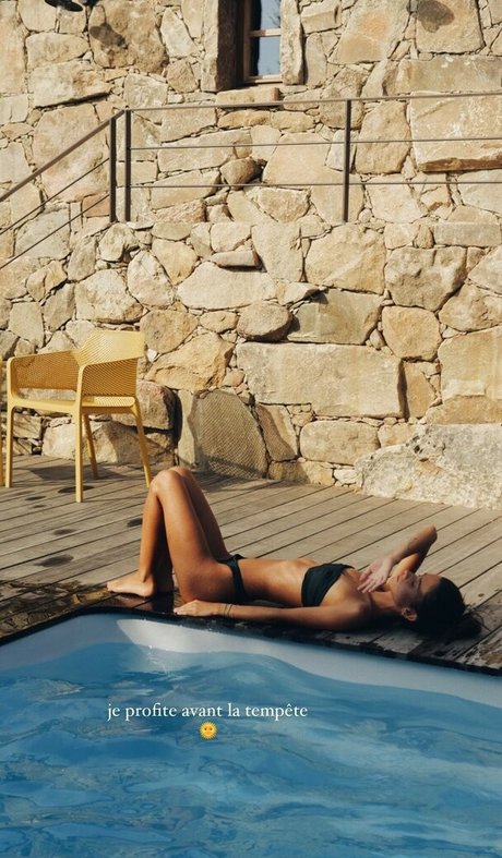 Colomba Asmr porn model images