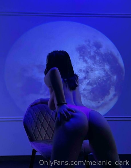 melanie dark hot actress images