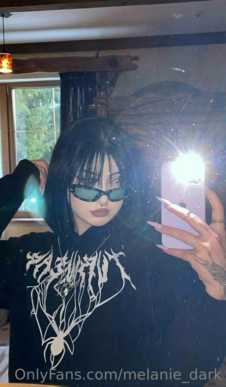 melanie dark high quality model pictures