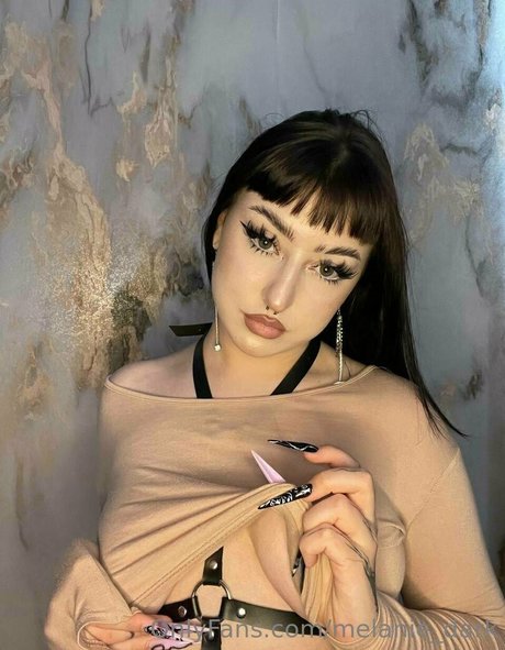 melanie dark erotic actress pic