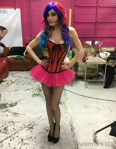 naughtyjeeper801f art actress pics