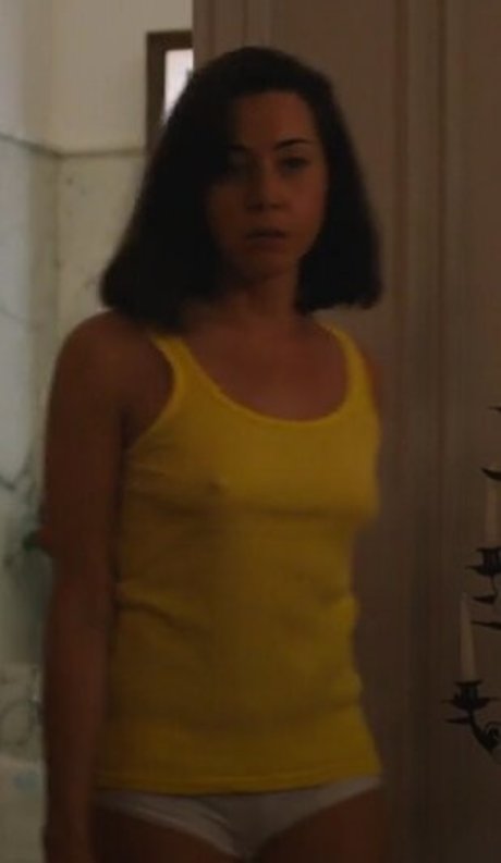 Aubrey Plaza model nice image