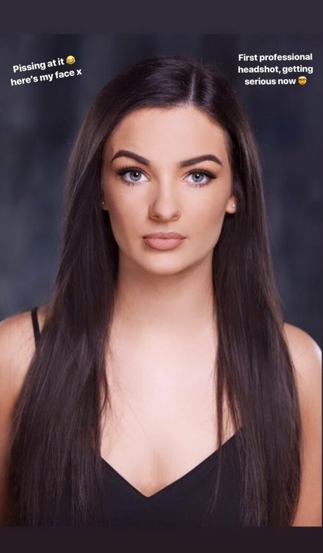 Charlotte Craig erotic model img