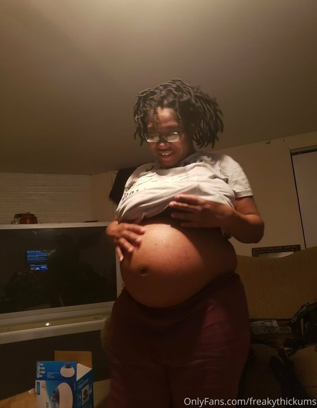 freakythickums nude pornstar img