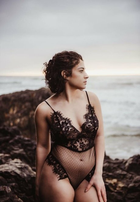 elonababyy erotic actress photo