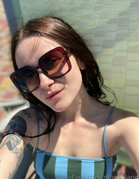 marry land pretty actress images