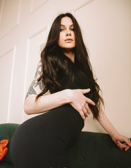 marry land model sexy pic