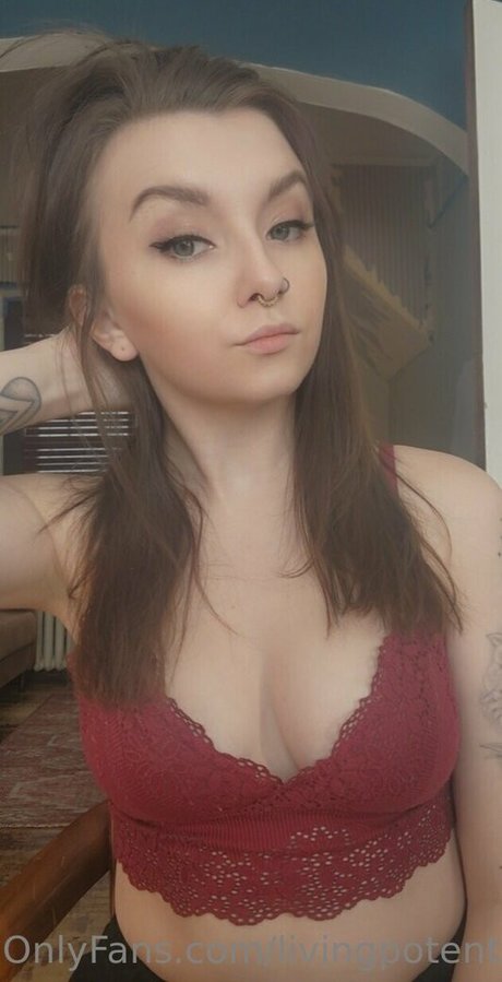 livingpotential model sexy picture