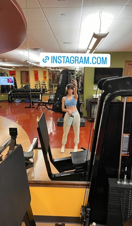 Pieceofmoo adult actress image