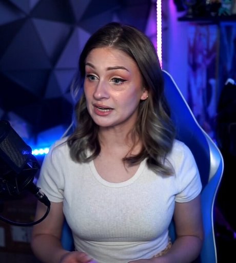 IceTokki pornstar nude images