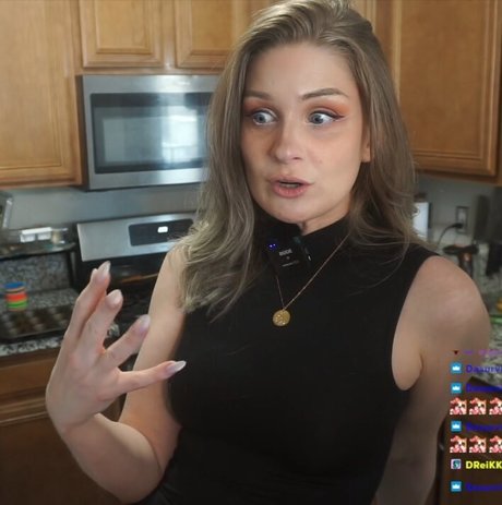 IceTokki nudes model pics