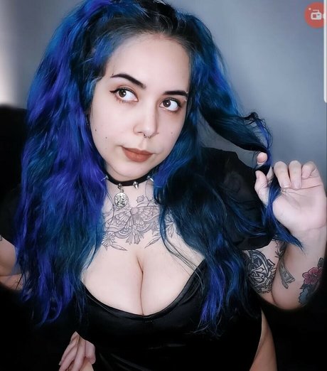 Karol Blue star naked image