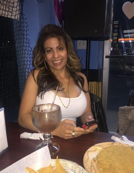 Mexymilf pornstar nude pic