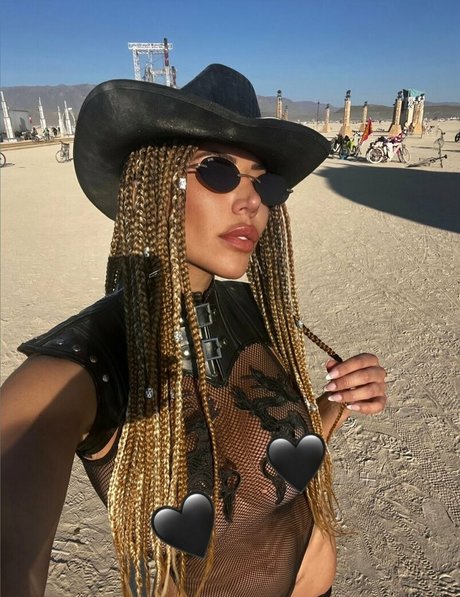 Abroadwithmila nudes actress photos