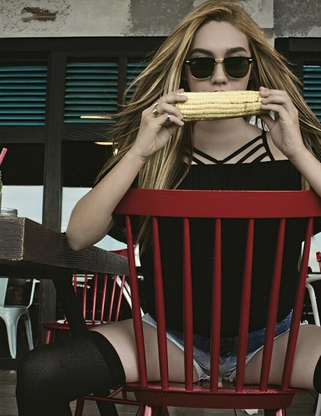 Pausotort erotic model photos