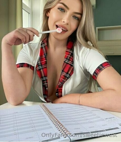 sweetiewest erotic star photos