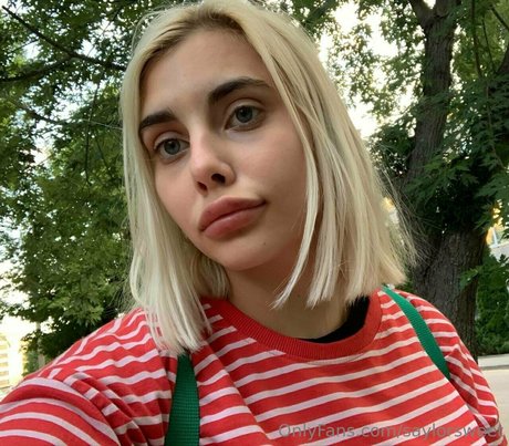 saylorsweet model porn pictures