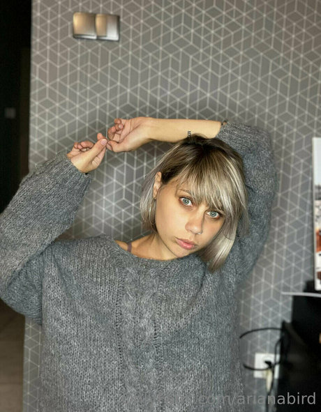 arianabird model perfect photo