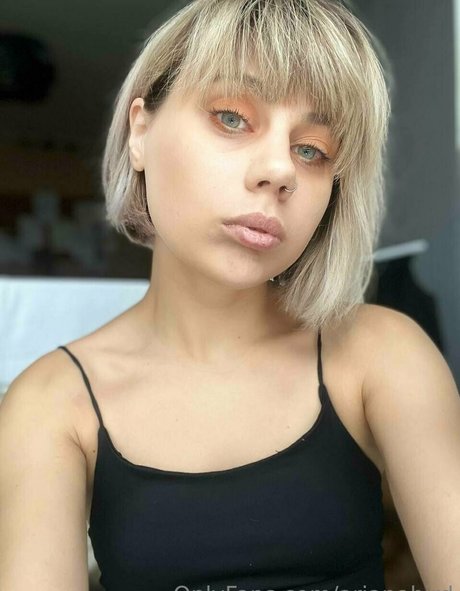 arianabird nudes model archive