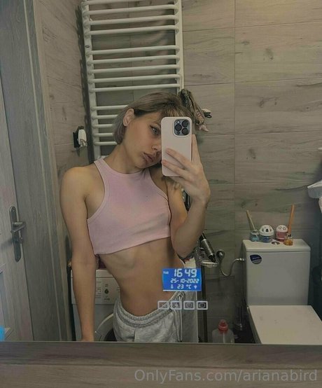 arianabird model nude pics