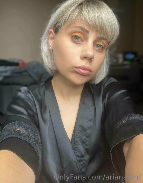 arianabird model perfect pic