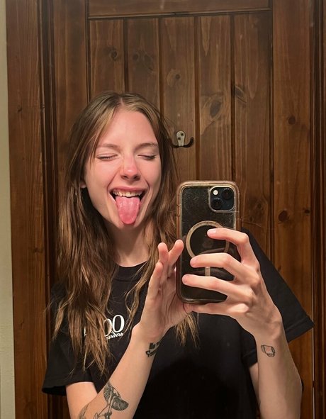 selflovesage hot star pic