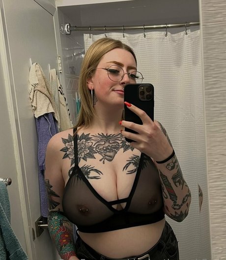 rippingthroughflesh naked pornstar image