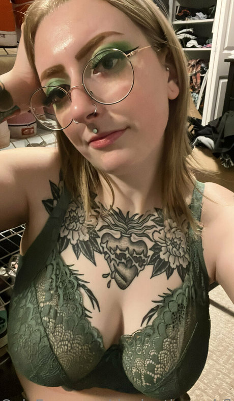 rippingthroughflesh pornstar naked image