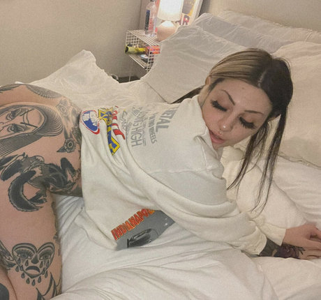 Gia String model high quality images