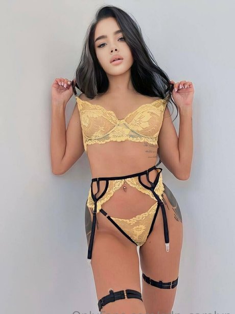 crln carolyn nice model pic